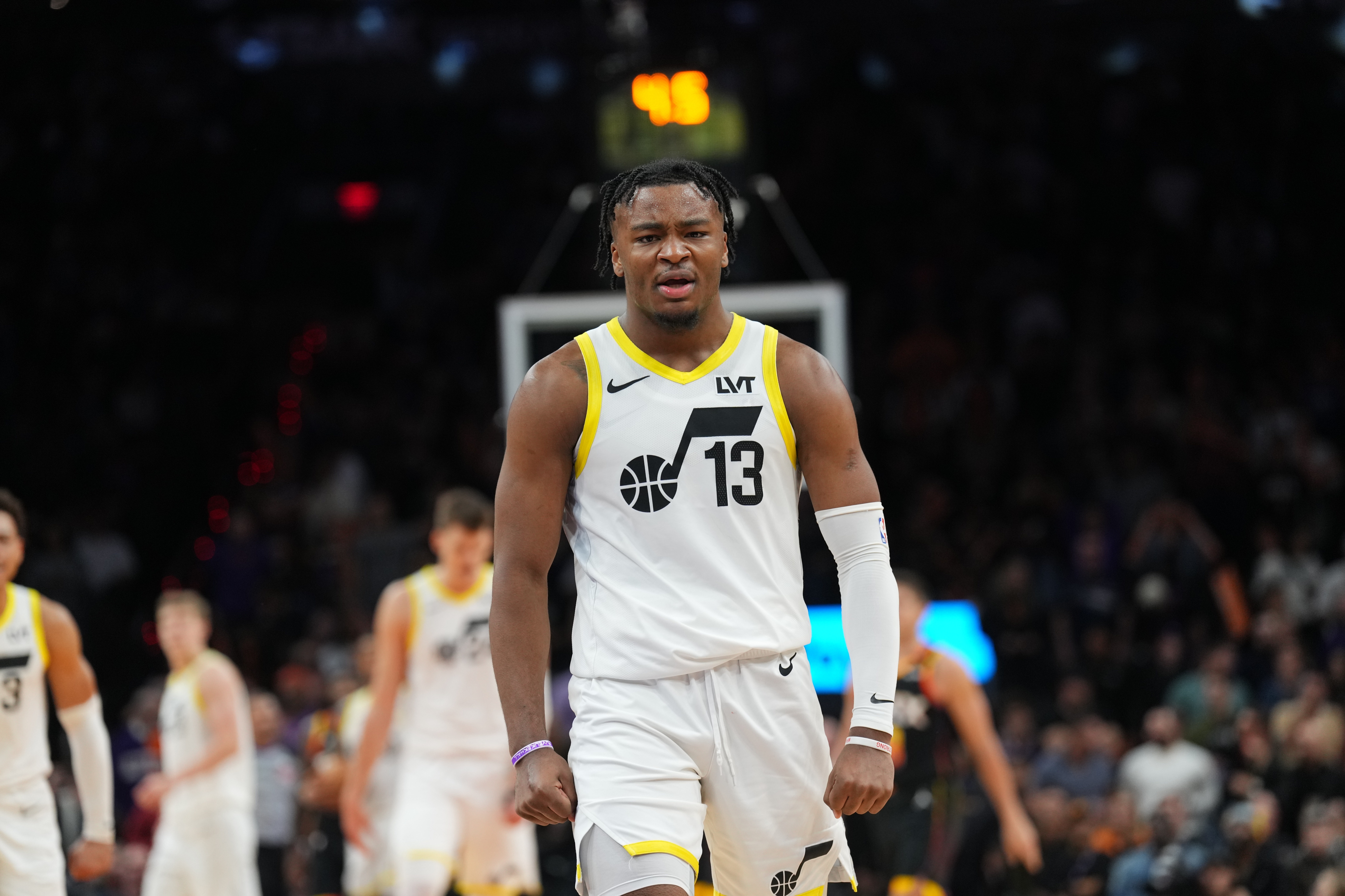 科利尔2月场均11.5分9.5助 助攻是爵士队史2011年德隆后单月新高