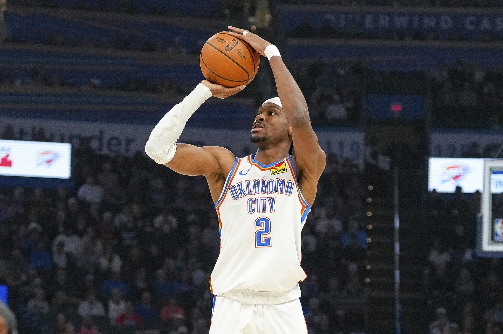 哈利伯顿：SGA毫无疑问是本赛季MVP 即使不考虑雷霆的战绩他也是