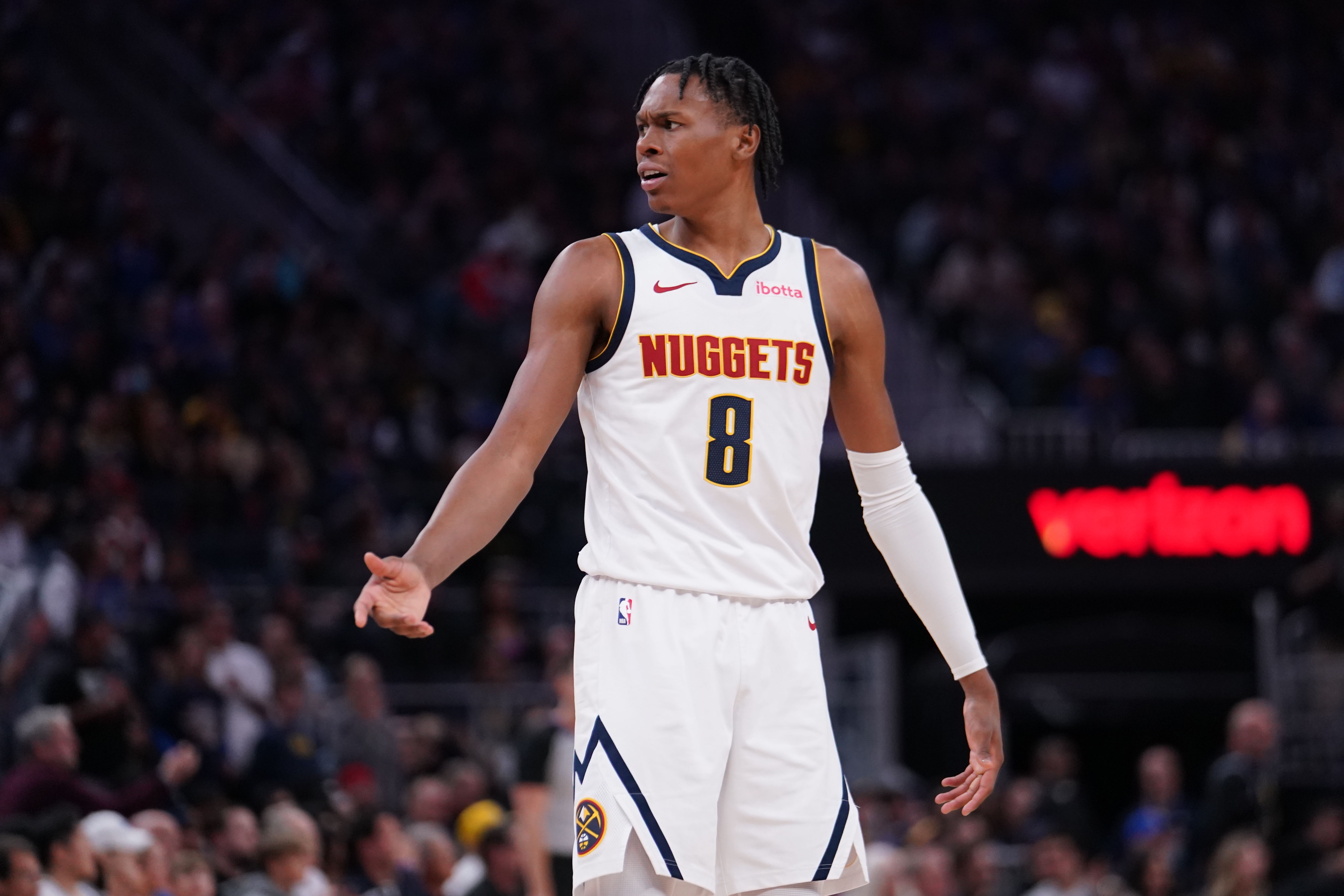 沃特森喊话球迷：无论是高峰低谷请一直支持我们 我们从不放弃