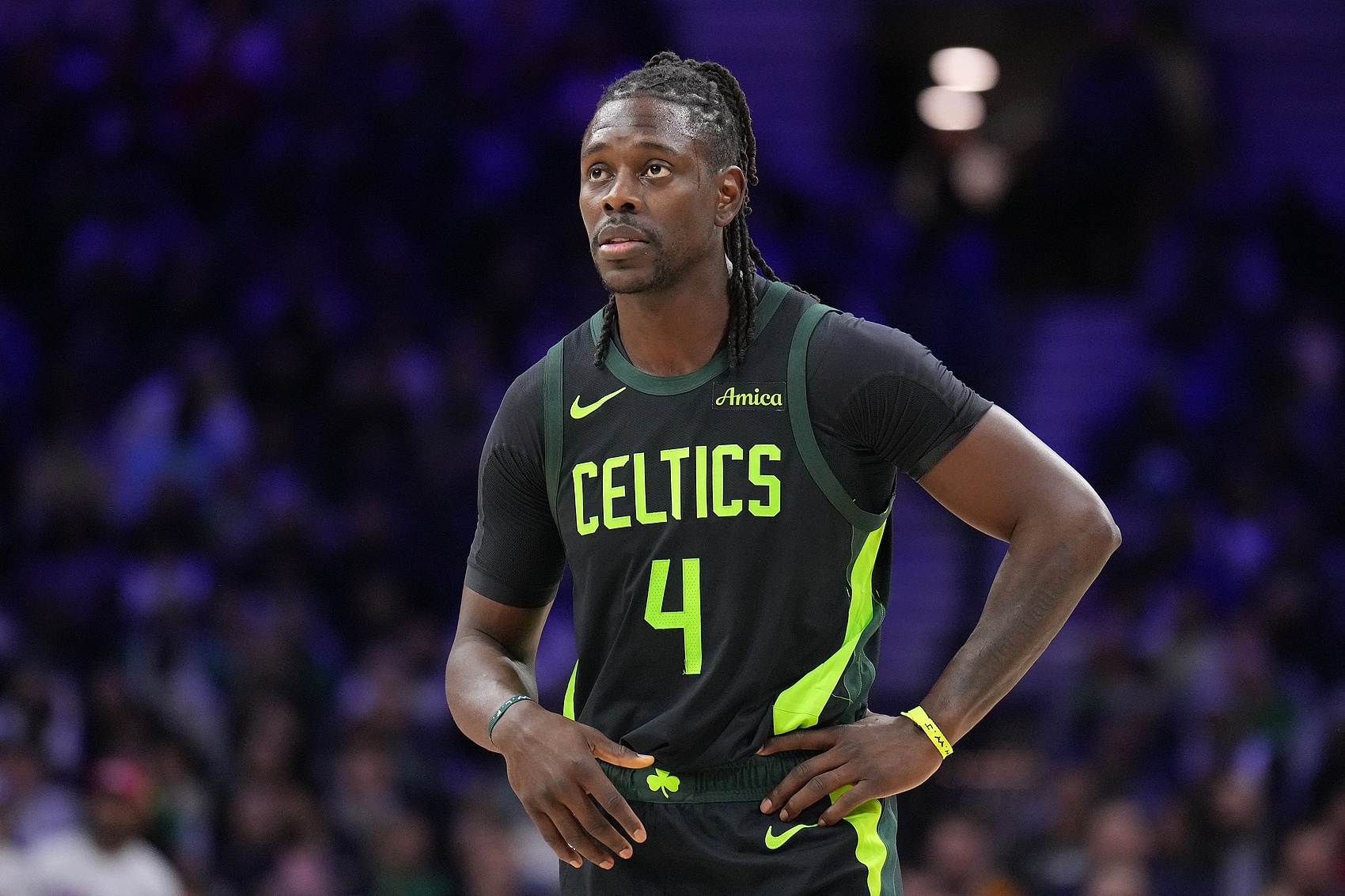 34岁霍勒迪本赛季场均11.1分4.3板3.9助 合同还剩3年1.05亿