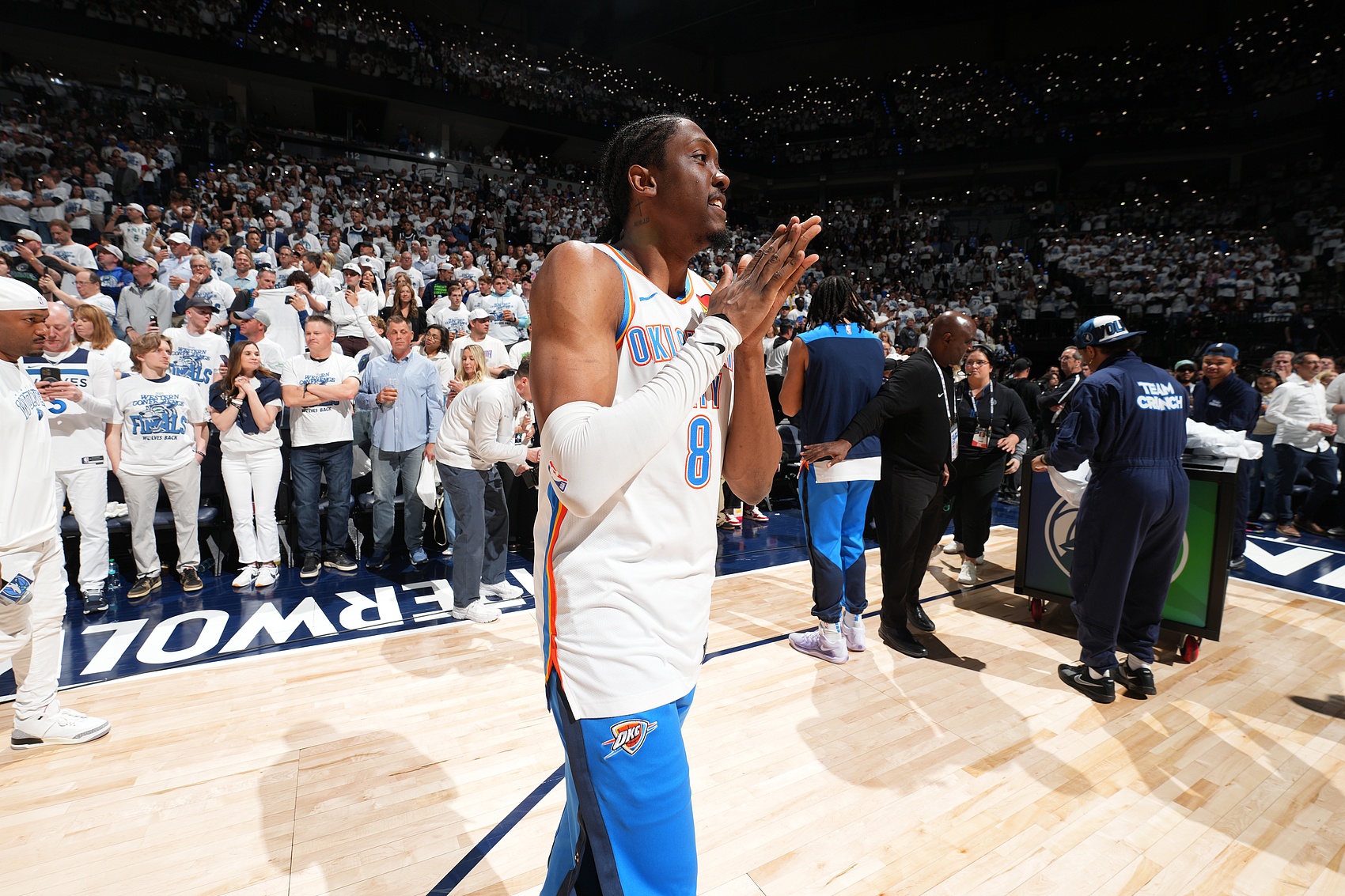 雷霆再赢1场就进总决赛 杰伦威：我试着不去提前想这些