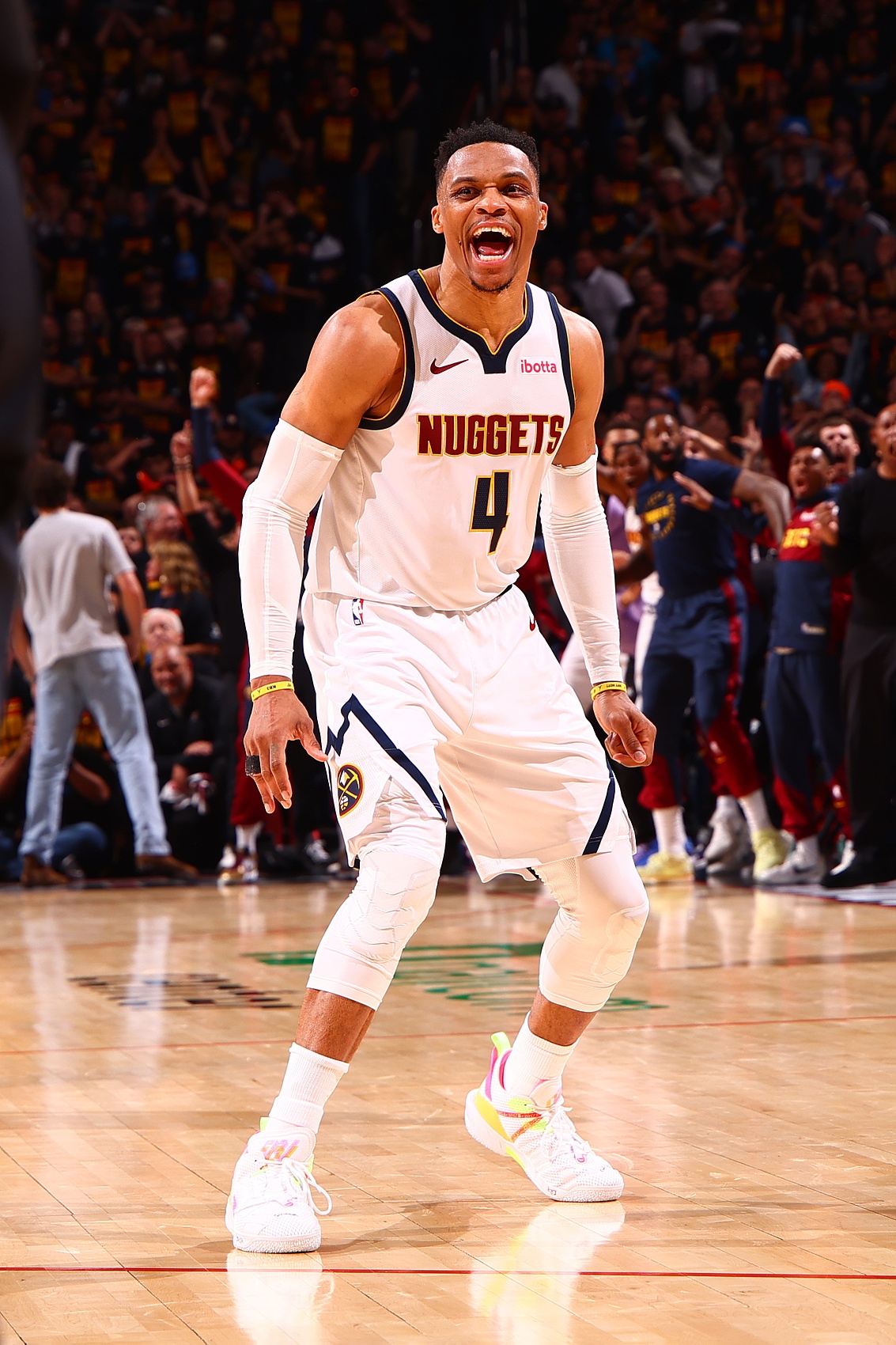 需要一个真正的控卫~Amick：威少和泰厄斯-琼斯是国王考虑的选项