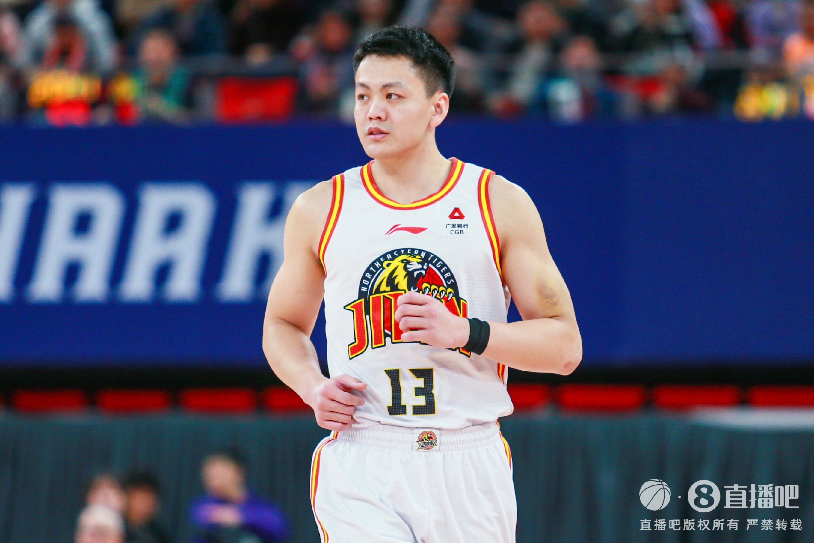 直播吧：姜宇星2+1的C类合同加盟辽宁 换刘雁宇+赵率舟+部分现金