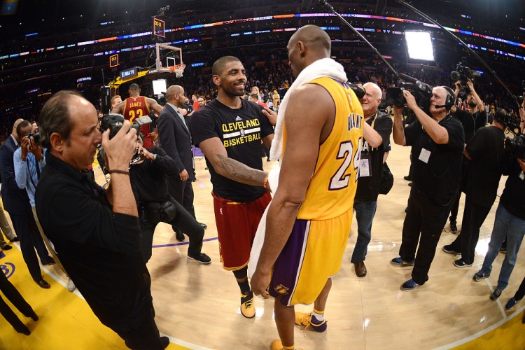 欧文发推：生日快乐科比！你的传奇永远存在在曼巴门徒心中