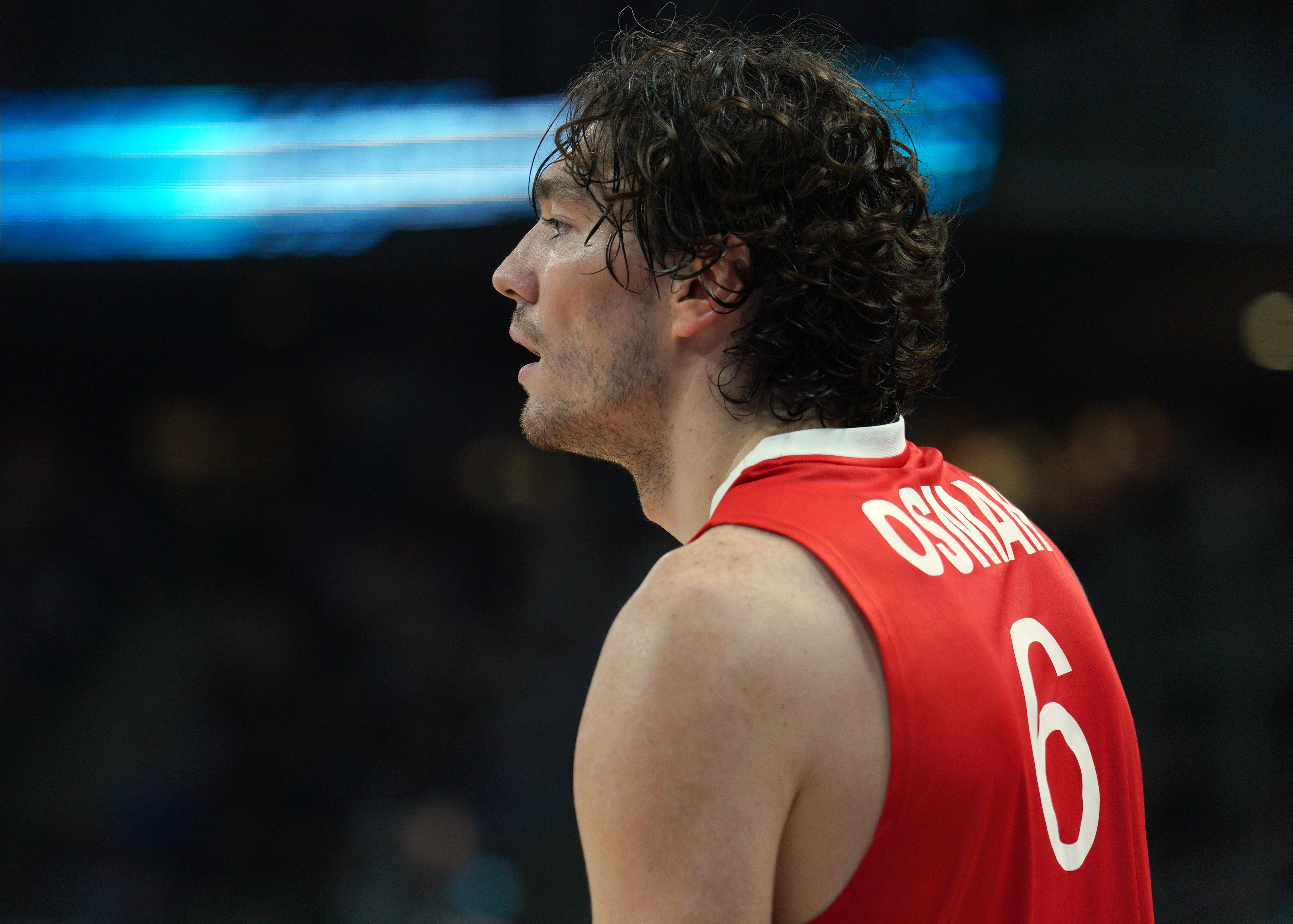 奥斯曼：最后失去了对比赛的控制 为球队教练组所有一切感到骄傲