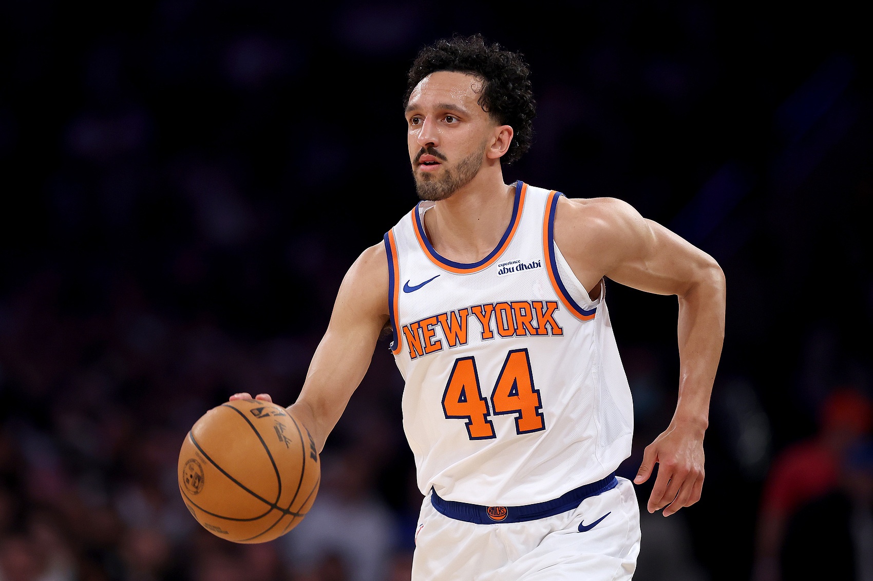 迈克-布朗：沙梅特全场攻防推进节奏很棒 防守端无所畏惧