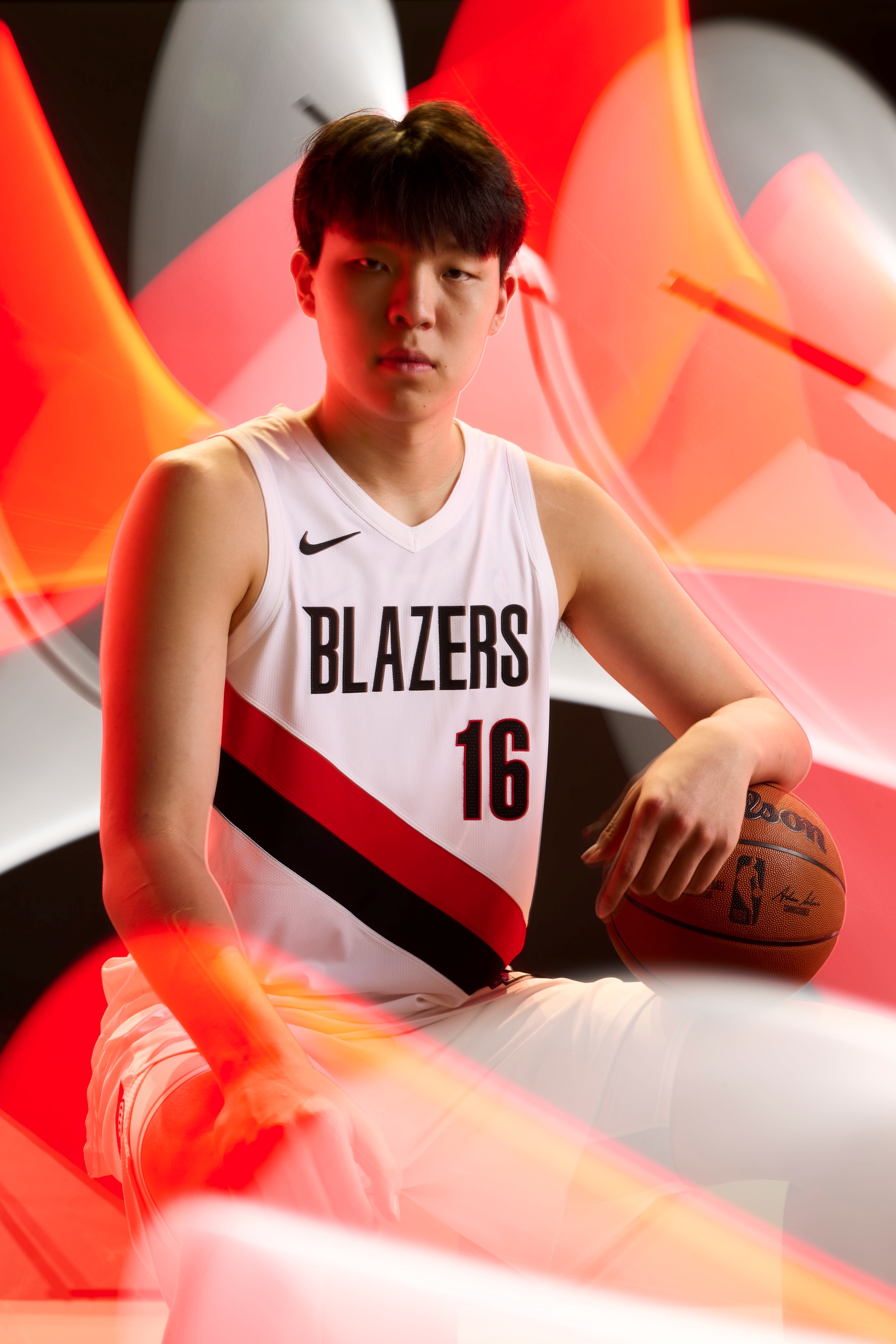 杨瀚森：夏普、卡马拉都是我的好兄弟 为他们拿到大合同感到开心