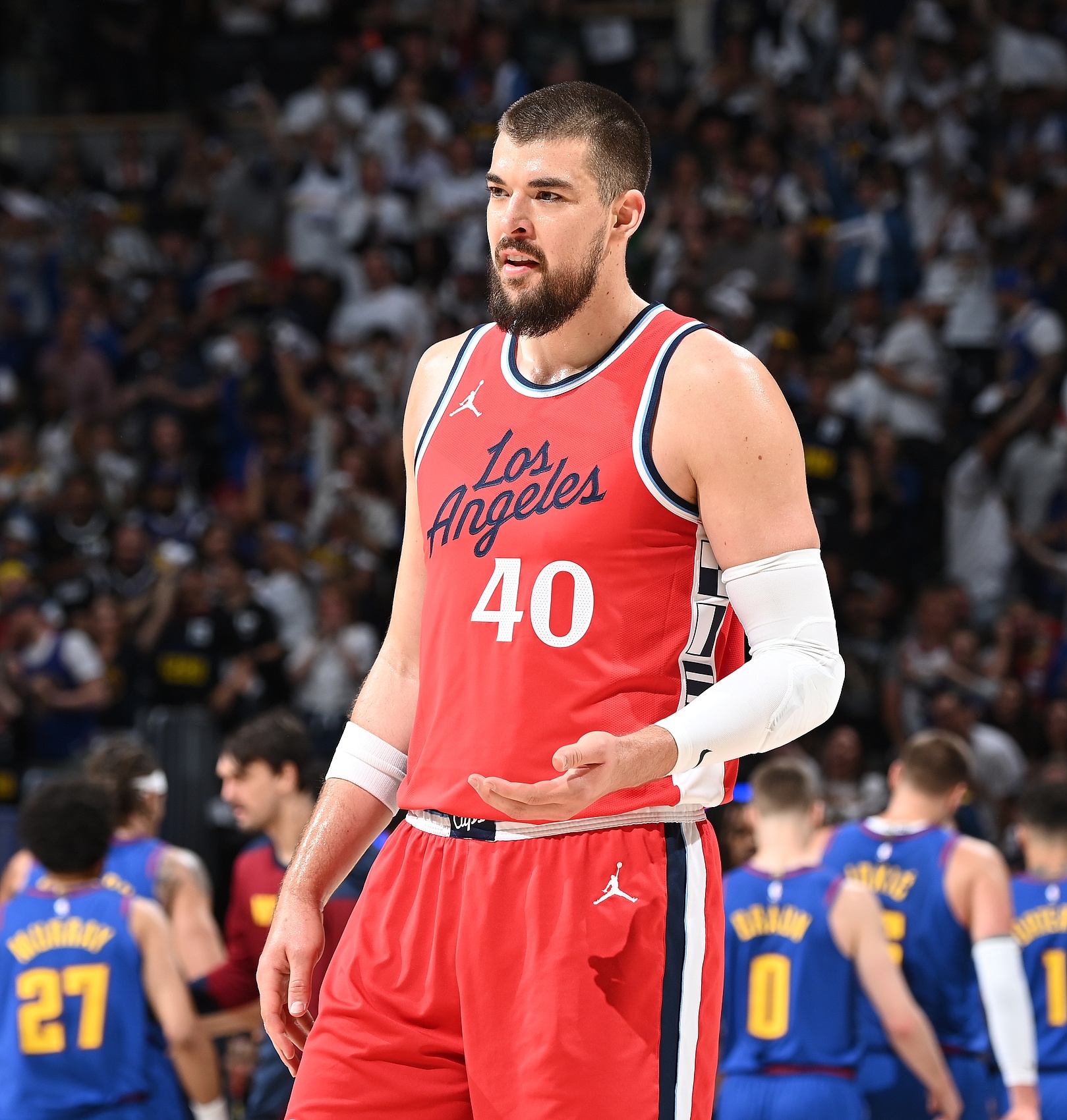 打得还可以！祖巴茨12中7拿到14分13板 6前场板