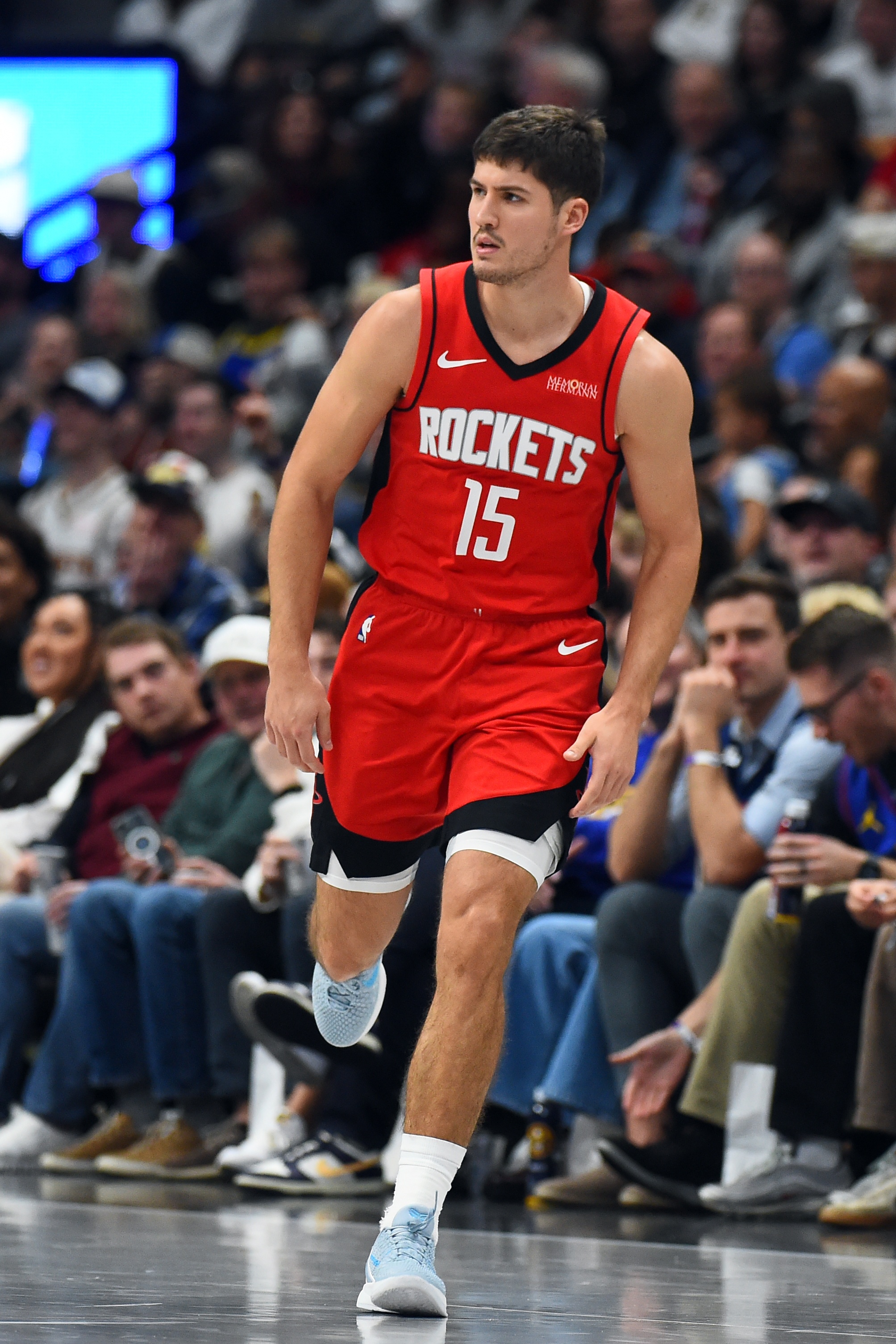 谢泼德谈投篮距离越来越远：我有信心了 这能让球场空间更开阔