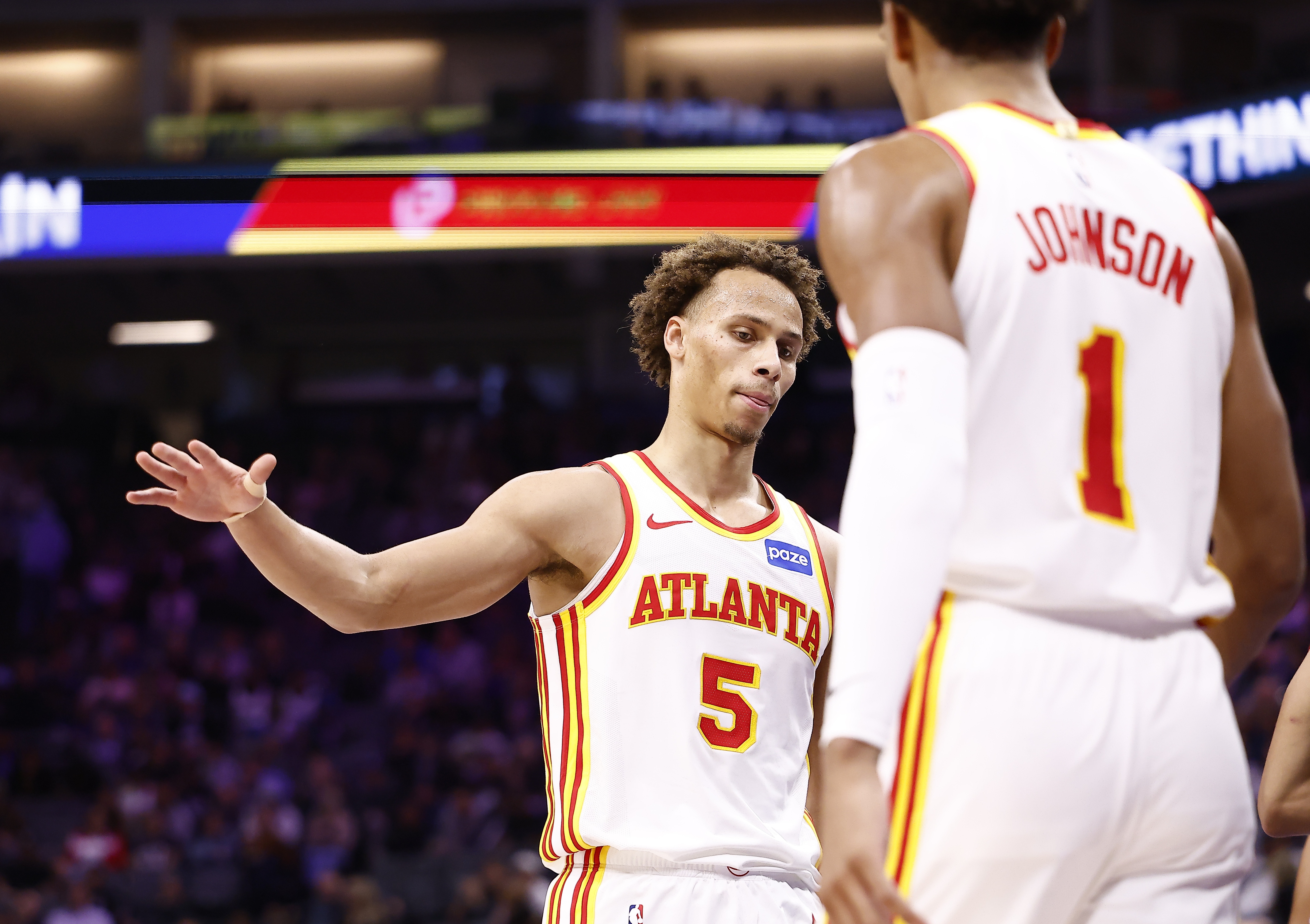 还有机会!老鹰第三节26-21还落后湖人16分进末节 最多落后32分