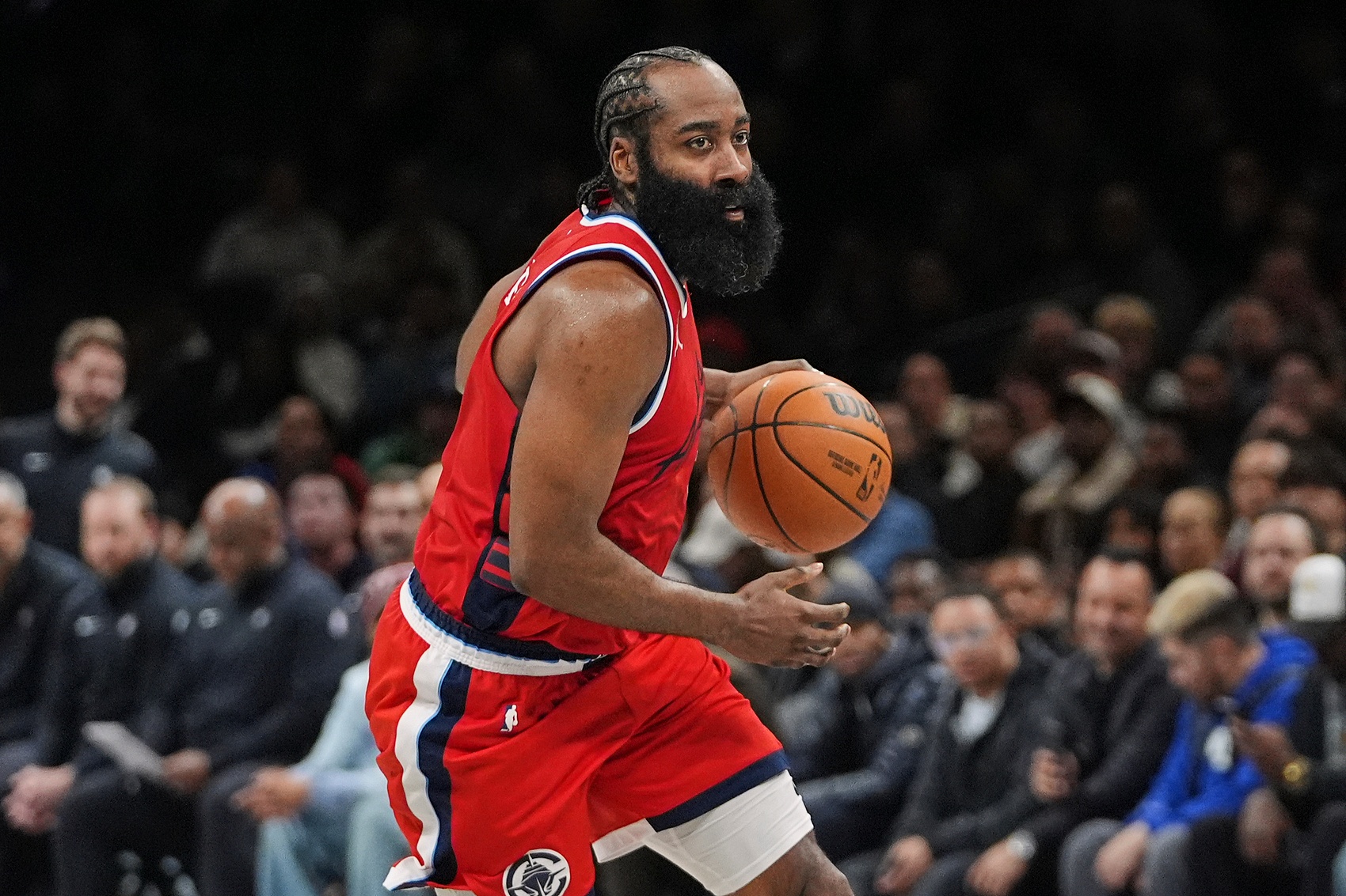 把球交给登哥!哈登两传一射帮助快船7-0稳住局势