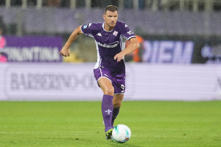 德天空:沙尔克04想签哲科但缺钱,另外他们面临巴黎FC的竞争