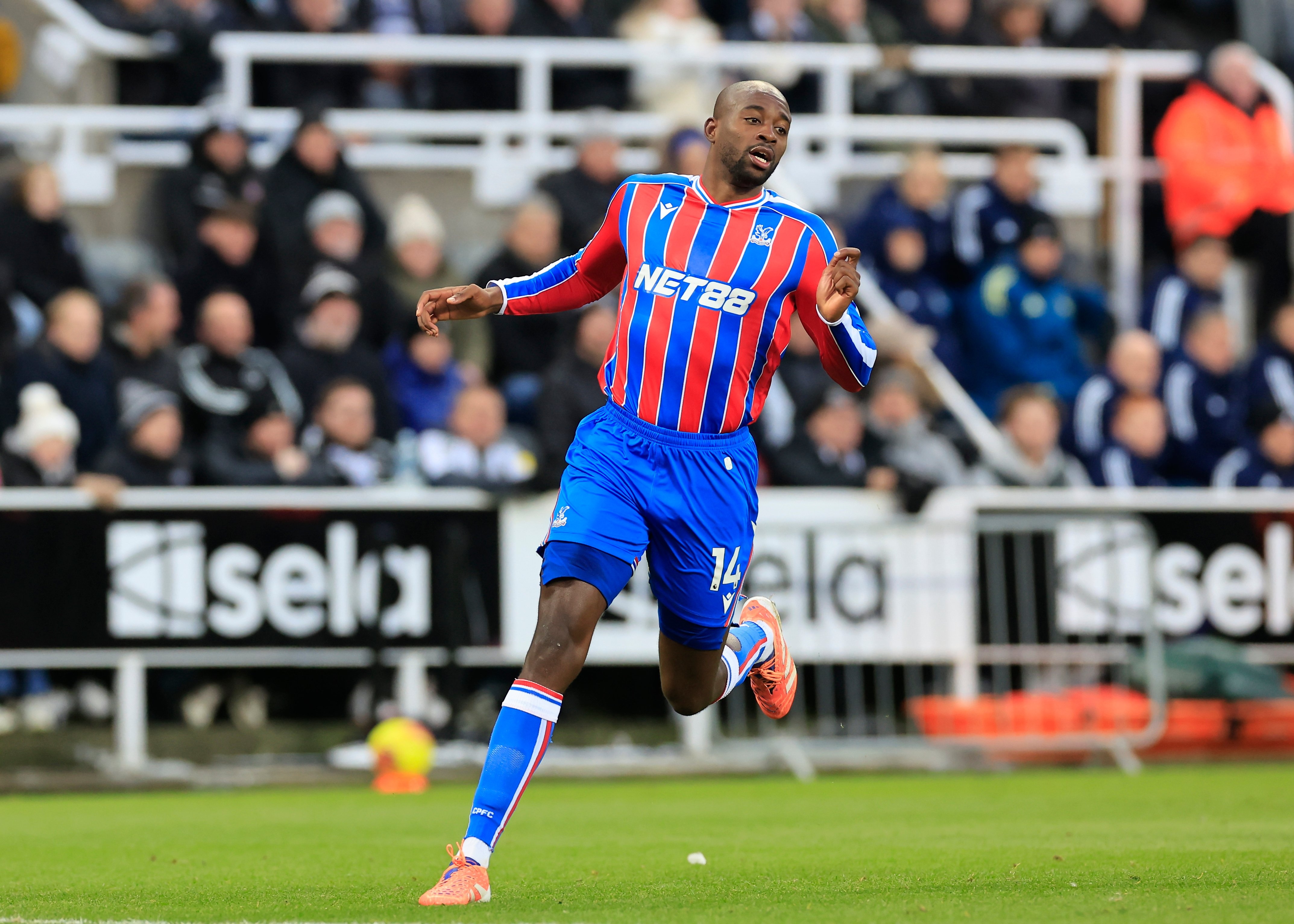 隆戈:米兰尚未告知水晶宫,马特塔的膝盖需要额外检查